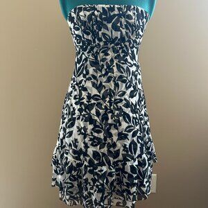White House Black Market Silk Chiffon cocktail dress. Size 0 Black/white floral